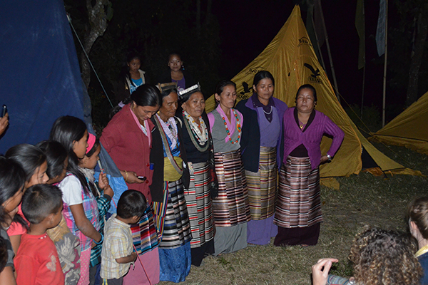 6 Ladies dancing 